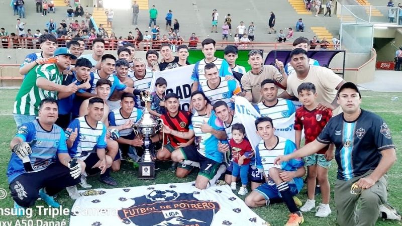 Atlético Mistol campeón de la Liga de Fútbol de Potrero