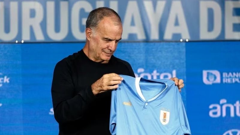 Bielsa fue presentado como DT de Uruguay