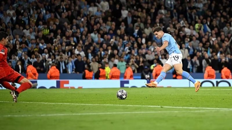 El City goleó al Madrid, con el cuarto de Julián