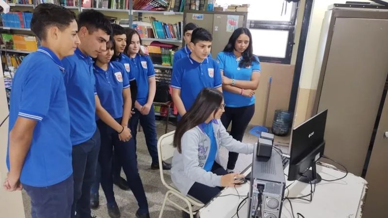 Estudiantes de Balcozna y Capital reciben equipos para potenciar la producción audiovisual
