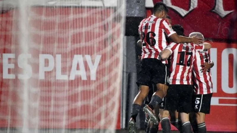 Estudiantes ganó y se puso tercero en la Liga