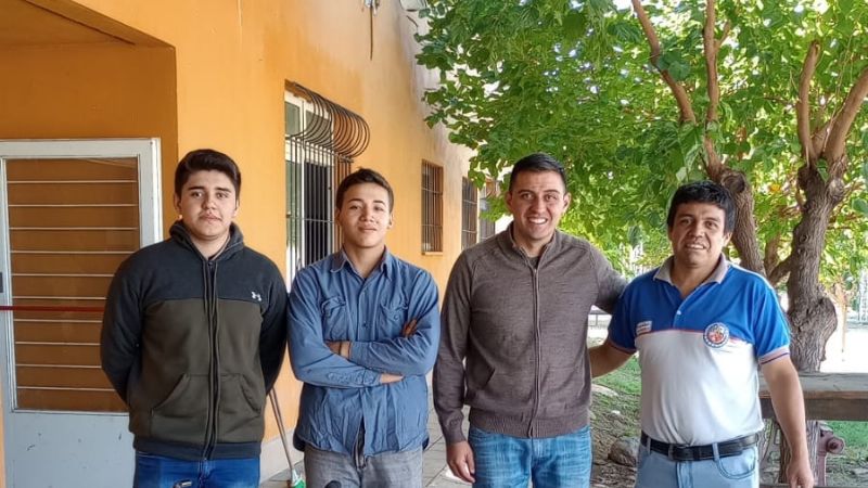 Estudiantes de la EPET N°4 reparan sillas de ruedas del Hogar de Ancianos