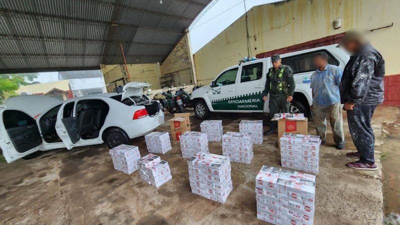Hallan un auto abandonado con una millonaria carga clandestina en el baúl