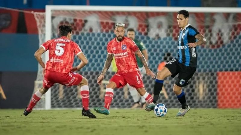 Argentinos empató y sigue invicto en su grupo