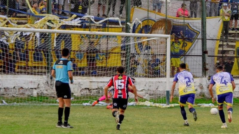 “Poli” líder, invicto y sin goles en contra