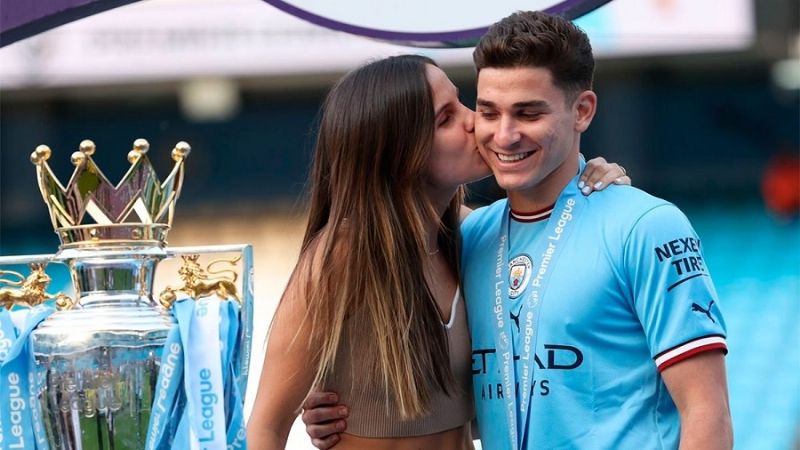 Julián volvió a gritar campeón; hoy en Inglaterra