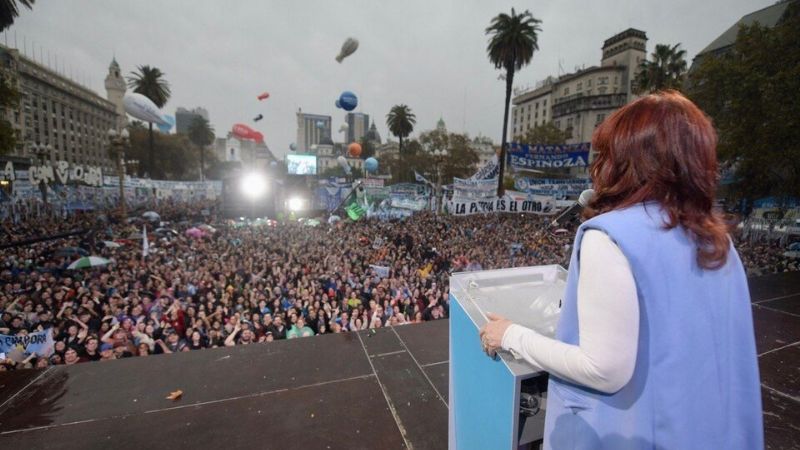 Multitudinario acto en Plaza de Mayo: "Me quieran matar, meter presa, yo soy del pueblo"