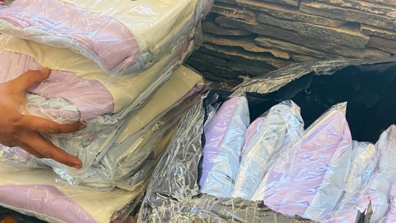 Empresas incumplen entrega de buzos de egresados, en vísperas de presentación