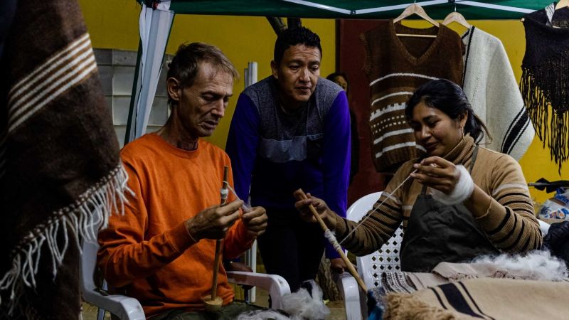 Talleres y feria artesanal en el Primer Encuentro de Tejedoras e Hilanderas
