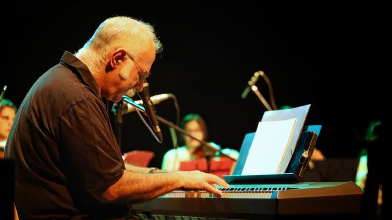 Exitosa presentación de Leo Maslíah junto a la Orquesta de Cámara de Chilecito