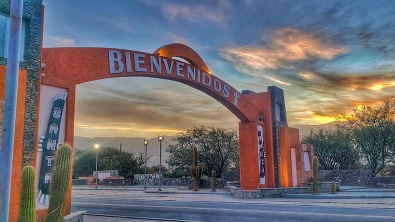 Siniestro entre motocicleta y automóvil deja una persona herida en Santa María
