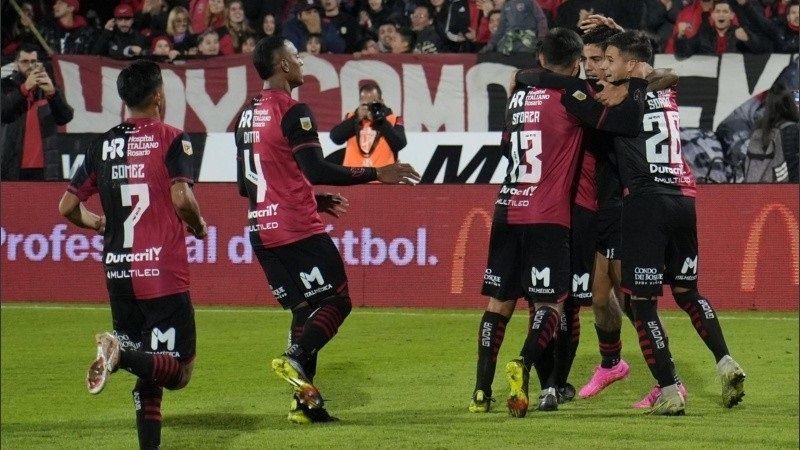“Ñuls” volvió a hacerse fuerte en el “Parque”: 2-0