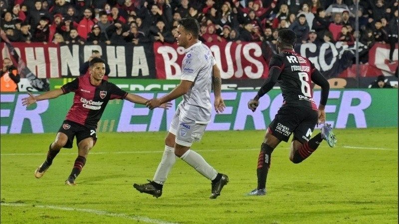 “Ñuls” volvió a hacerse fuerte en el “Parque”: 2-0