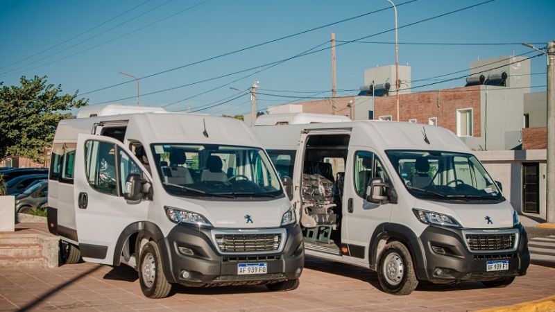 La Escuela Especial N°34 recibió una combi para el traslado de sus alumnos