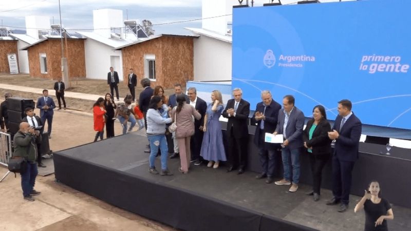 Fernández: "Hemos construido 104 mil viviendas y tenemos 140 mil más en construcción"