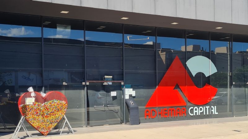 Remataron mobiliario de Adhemar Capital, en medio del proceso judicial contra Bachiani