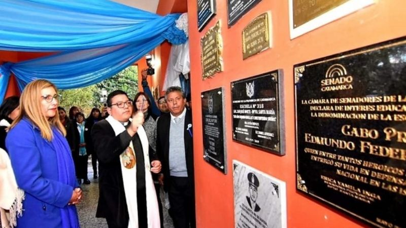 Histórica imposición de nombre a una escuela