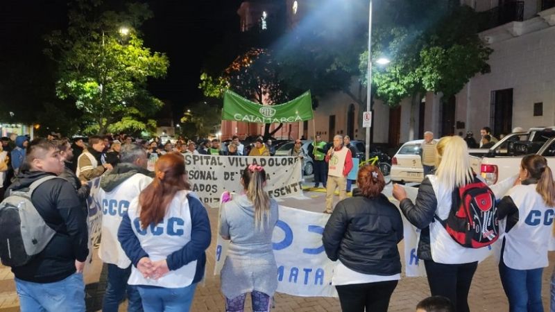 Trabajadores de la salud se manifiestan en el Centro