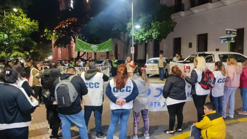 Trabajadores de la salud se manifiestan en el Centro