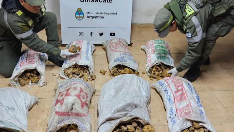 Decomisan 275 kilos de rodocrositas en ómnibus procedente de Catamarca