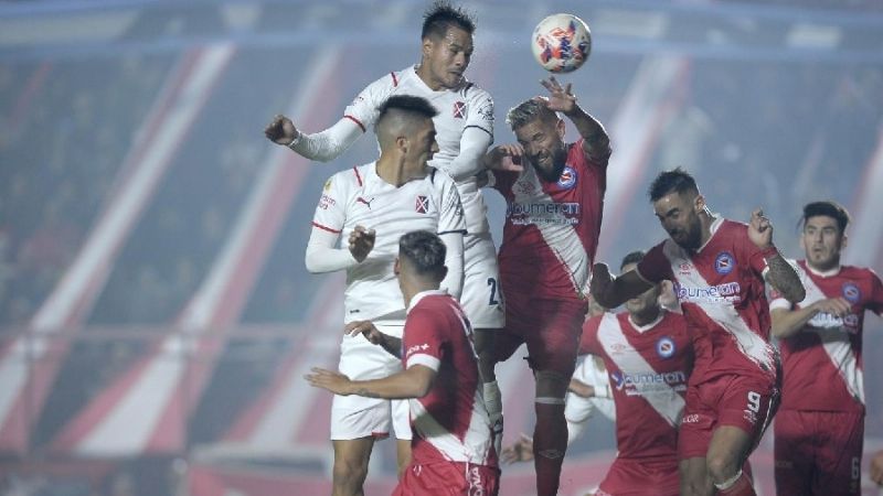 Con cuatro partidos sigue hoy la 15ta. fecha de la Liga