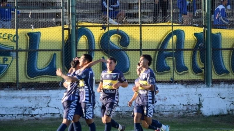 Policial ganó y lidera; esta tarde el “superclásico”