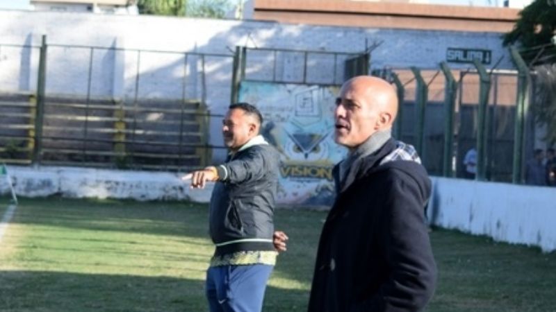 Policial ganó y lidera; esta tarde el “superclásico”