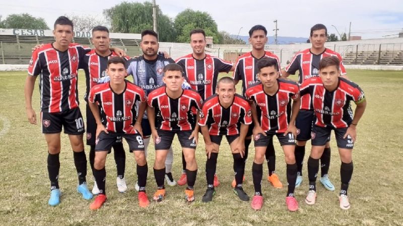 Policial ganó y lidera; esta tarde el “superclásico”