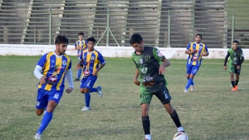 Policial ganó y lidera; esta tarde el “superclásico”