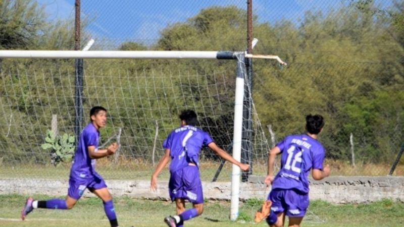 Policial ganó y lidera; esta tarde el “superclásico”