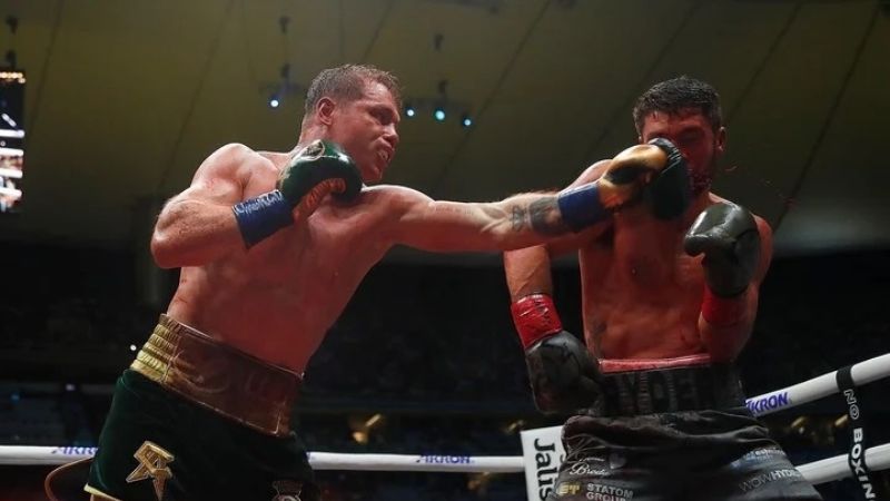 “Canelo” retuvo sus cuatro coronas en fallo unánime