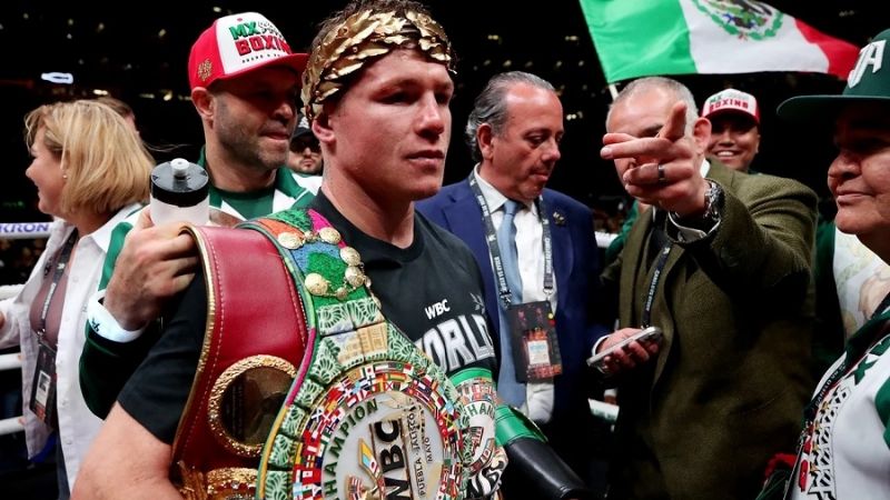 “Canelo” retuvo sus cuatro coronas en fallo unánime