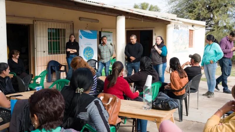 Capacitan a docentes para el cultivo agroecológico en escuelas