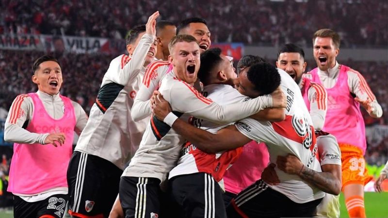 River venció a Boca en un final escandaloso