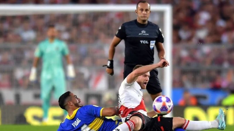 “Pararon” a Herrera por su arbitraje en el Superclásico