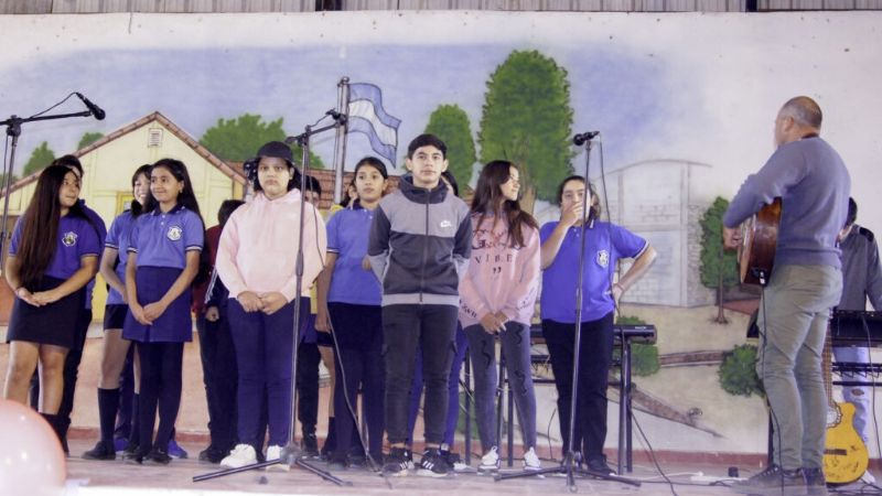 La escuela secundaria N° 44 “JL. Borges” de Miraflores festejó su 33 aniversario