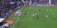 EN EL CORNER, como en los saques laterales, no se cobra la posición adelantada, que en este caso se sancionó, anulando el gol de Gimnasia.