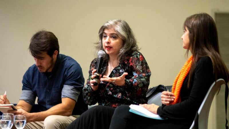 Mariana Enríquez brindó un taller de escritura y exploró los vínculos del terror con lo real