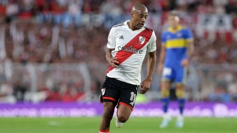 Flamengo arregló con De la Cruz; River espera oferta