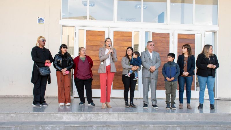 Beneficiarios del programa "Catamarca Incluye" reciben contratos de empleo público