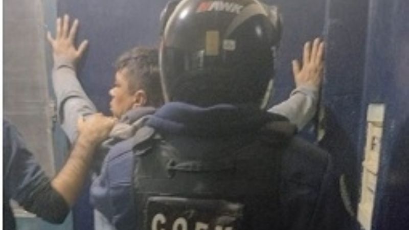 Lo detuvo la policía, se puso violento y quiso escapar