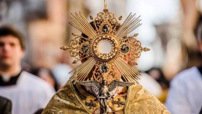 Una gran cantidad de fieles celebraron la Solemnidad de Corpus Christi