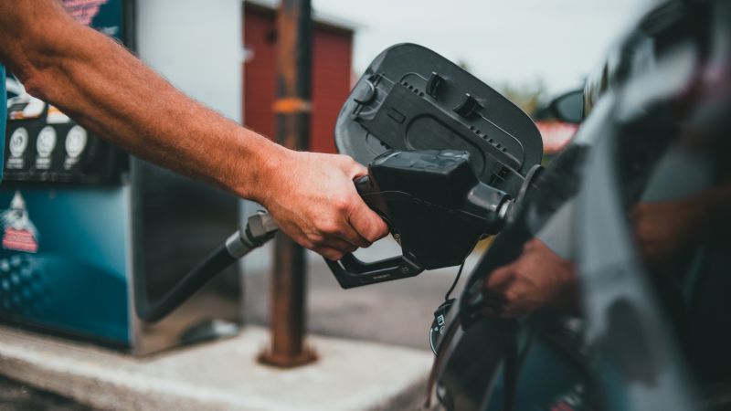 Aumentan los combustibles: esta semana las petroleras subirán 4% los precios