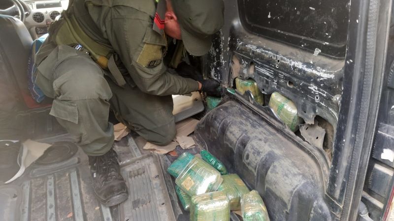 Trasladaba dentro de vasijas de barro más de 80 kilos de hojas de coca