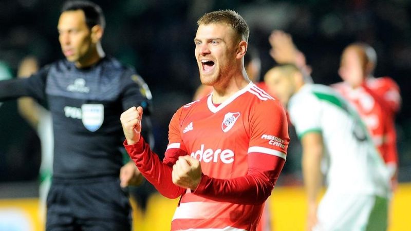 River goleó a Banfield y volvió a distanciarse