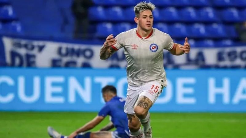 Argentinos hundió a Vélez, Racing rescató un punto