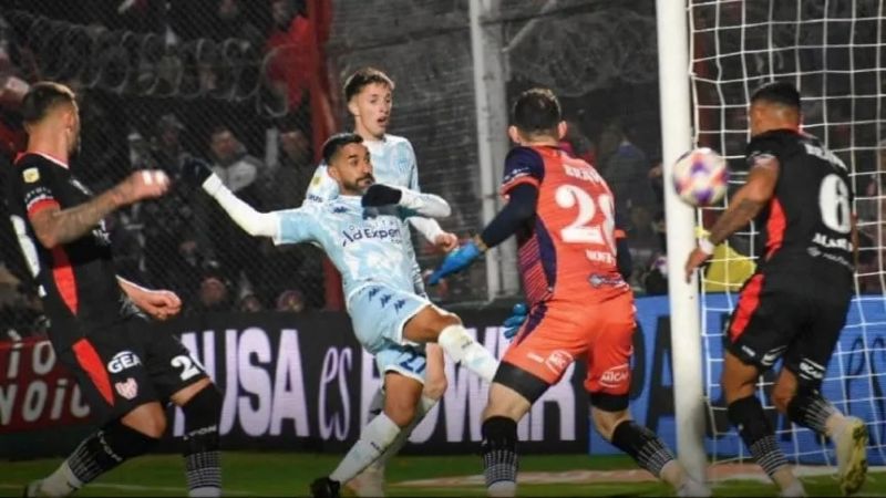 Argentinos hundió a Vélez, Racing rescató un punto