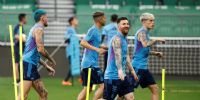 LA SELECCIÓN ARGENTINA entrenando en Beijing, con nuevos convocados, como el pibe Garnacho. 