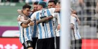 FESTEJO ARGENTINO en China, por el primer gol de Messi ante Australia.