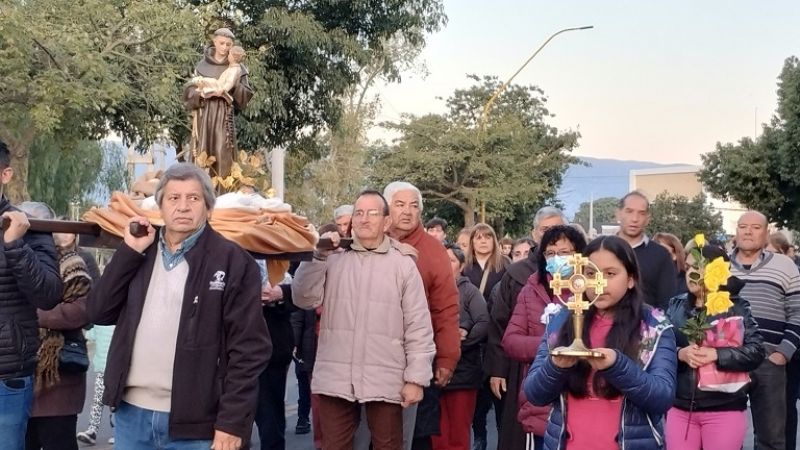 Procesión, Misa y locreada en la fiesta de San Antonio